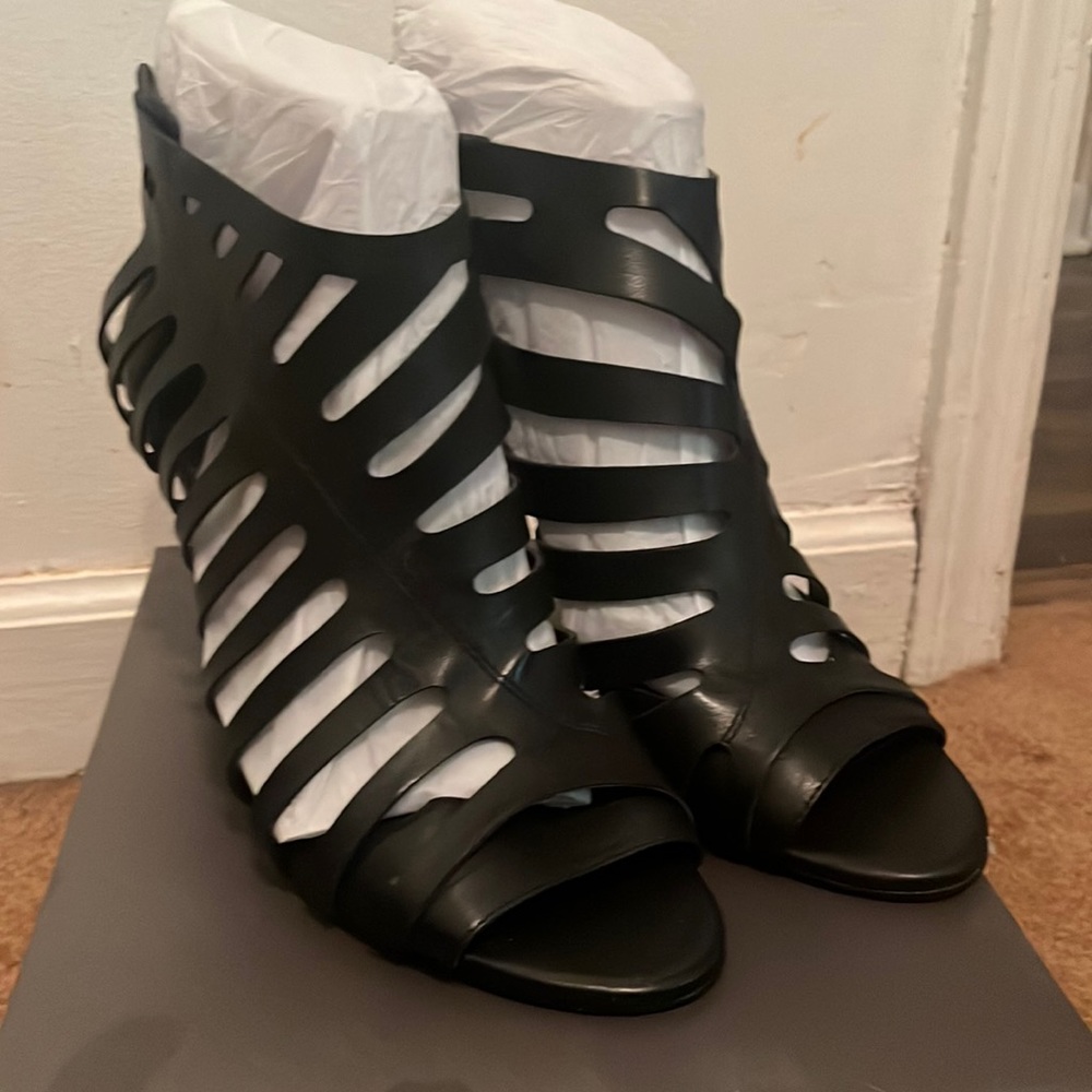 Vince Camuto Amendia Pump